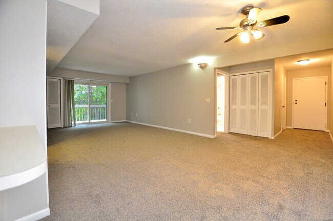 Building Photo - 710 Twin Circle Dr