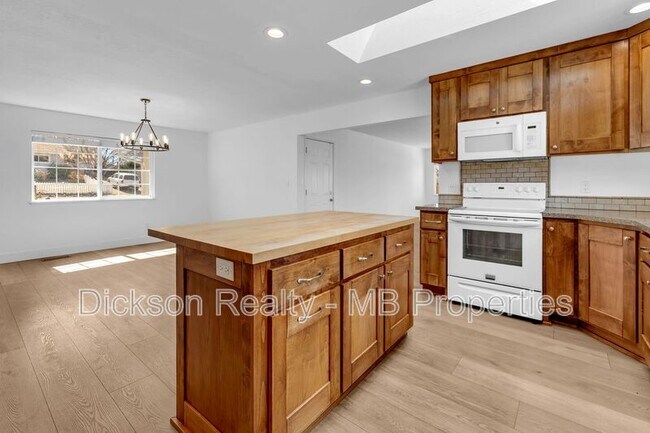 Building Photo - 7245 Pembroke Dr