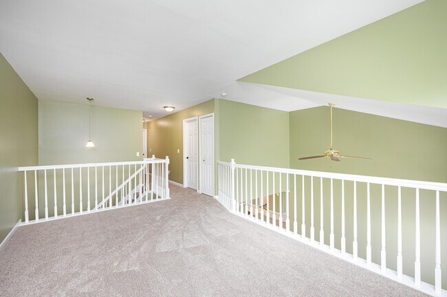 Building Photo - 45085 Horseshoe Dr