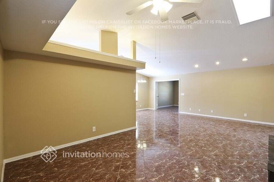 Building Photo - 327 80th Ave NE