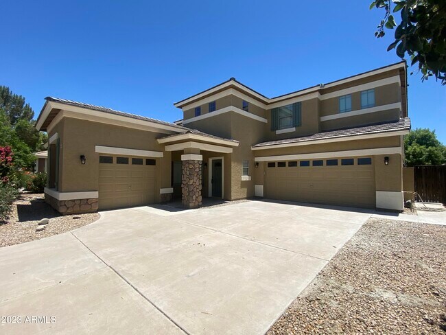 Building Photo - 4909 E Colonial Dr