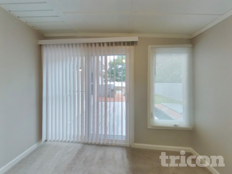 Building Photo - 636 Sadler Glen Dr
