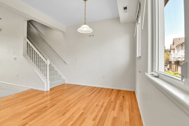 Building Photo - $2,350.00 - 2 Beds, 2 Baths, Condo in Litt...