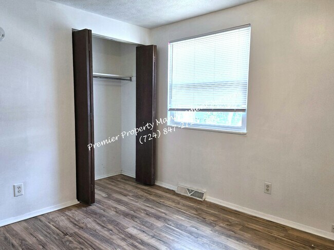 Building Photo - 455 McCleery St