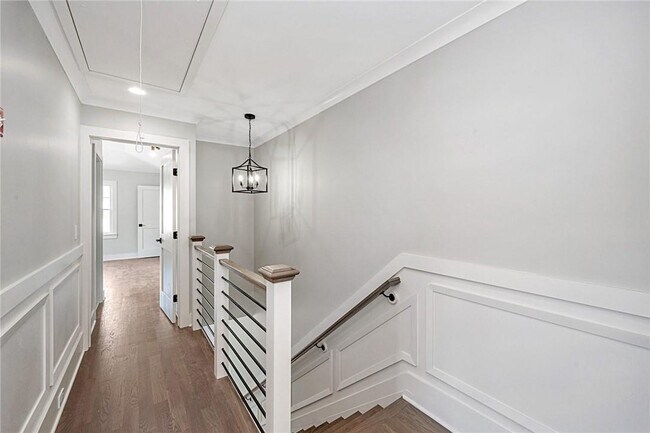 Building Photo - 10 Underhill Pl