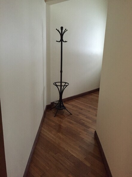 Building Photo - 48 Chester Ave