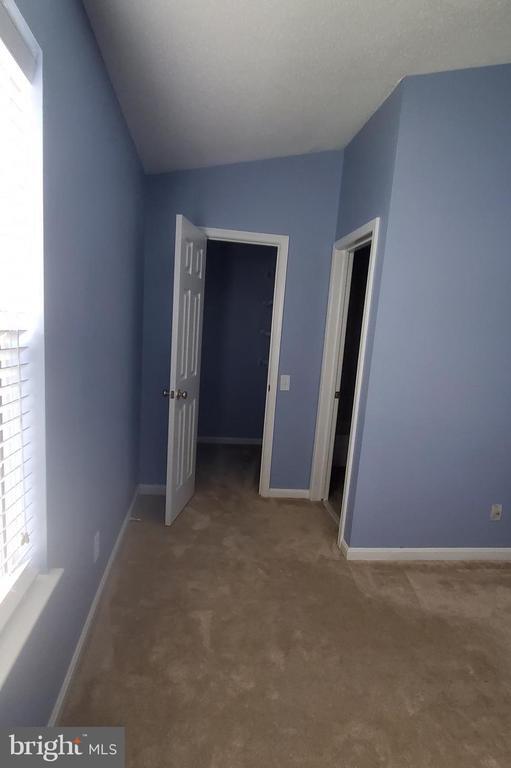 Building Photo - 8202 Catbird Cir