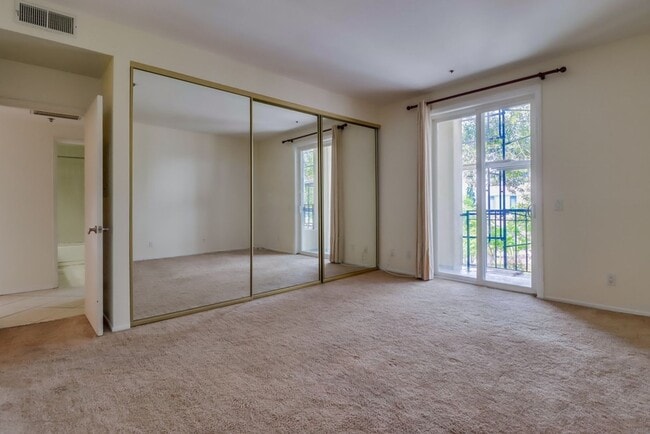 Building Photo - Amazing 2 Bedroom in Bankers Hill