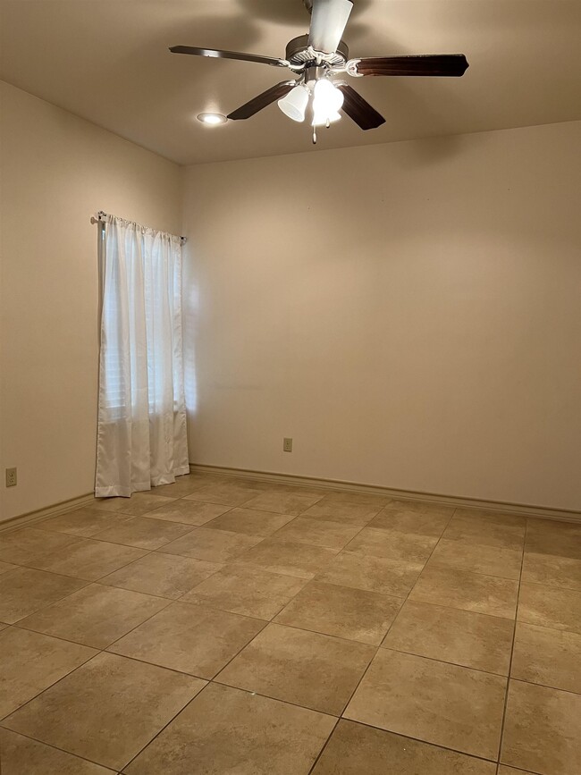 Building Photo - 10510 Sandia Dr
