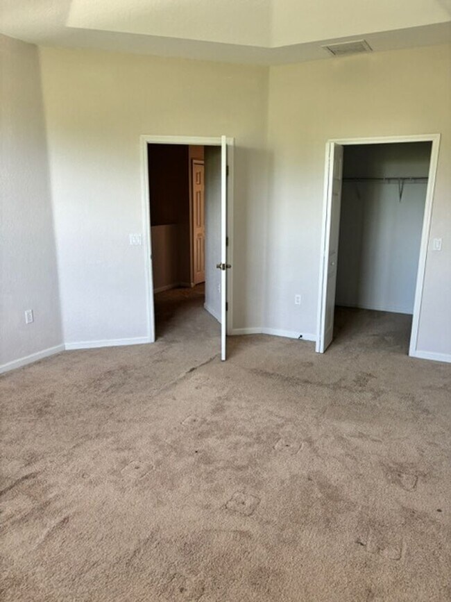 Building Photo - Townhome In St Cloud For Rent with  4 Bedr...