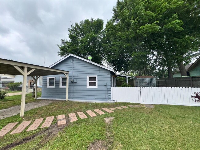 Primary Photo - 4104 Houx St