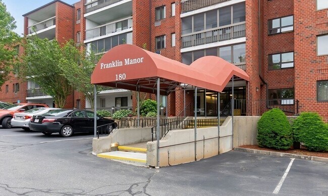 Primary Photo - 180 Green St
