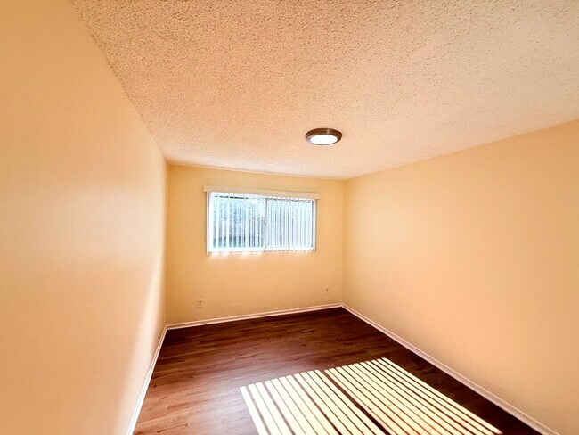 Building Photo - Beautiful Renovated Spacious 4 Bed - 2 Bath Home in West Hills