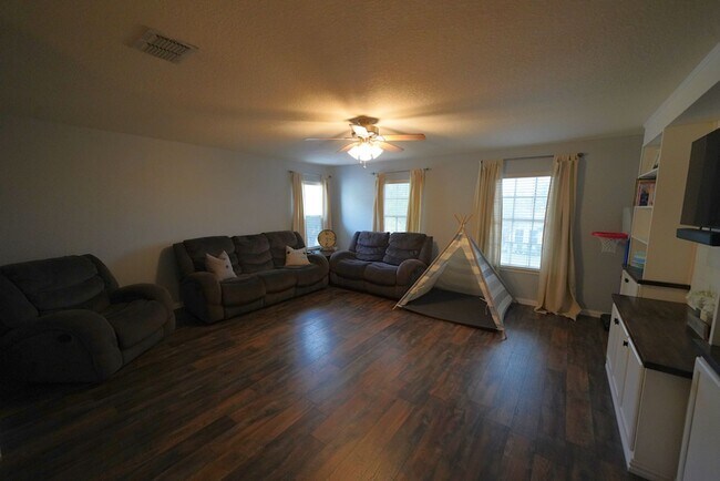 Building Photo - Gorgeous 5 Bedroom Rental in Cibolo! Realtor Commmission: $400