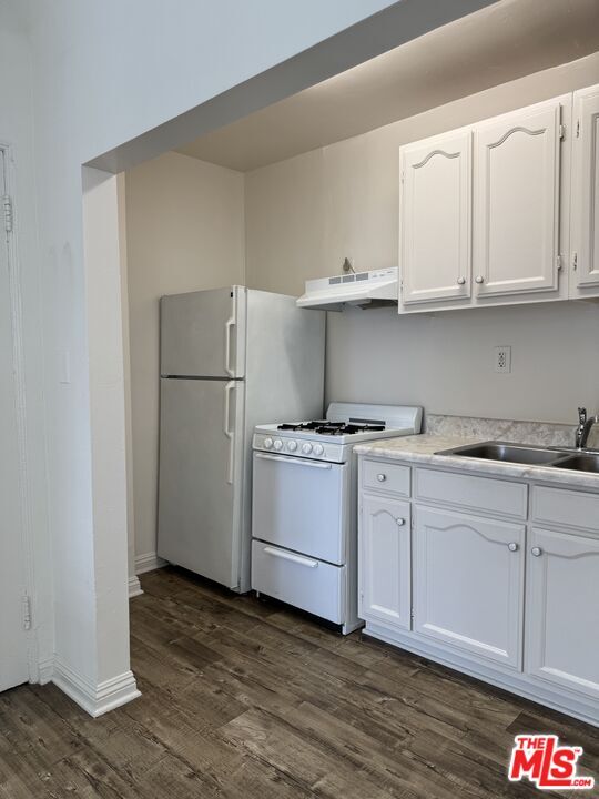 Building Photo - 265 S Manhattan Pl