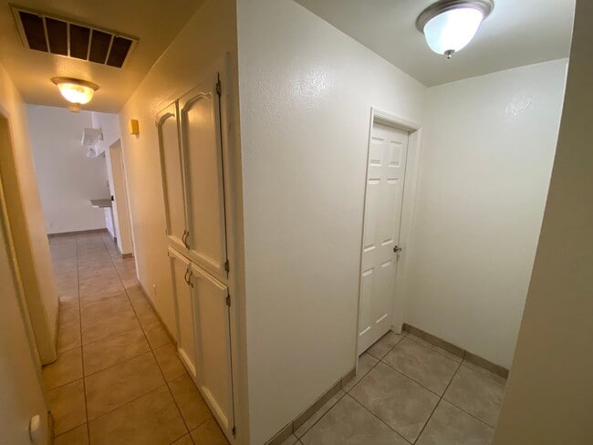 Building Photo - SW Visalia Home coming soon!