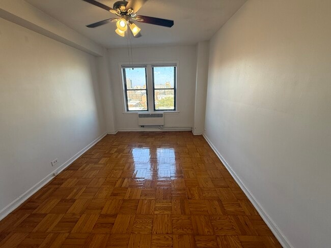 Building Photo - 6230 N Kenmore Ave