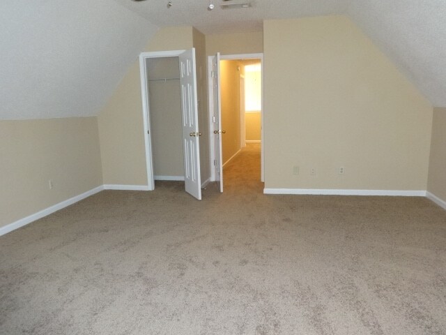 Building Photo - 1929 Autumndale Cv