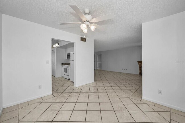 Building Photo - 10626 Longwood Dr