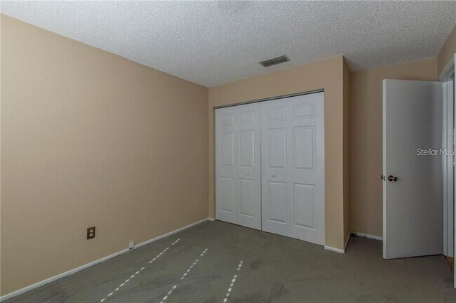 Building Photo - 1021 Breeze Dr