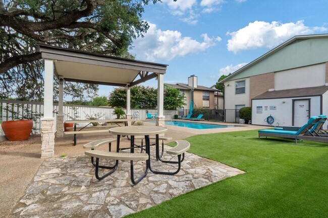Building Photo - Langtry Apartments- 2 Bedroom 2 Bathroom
