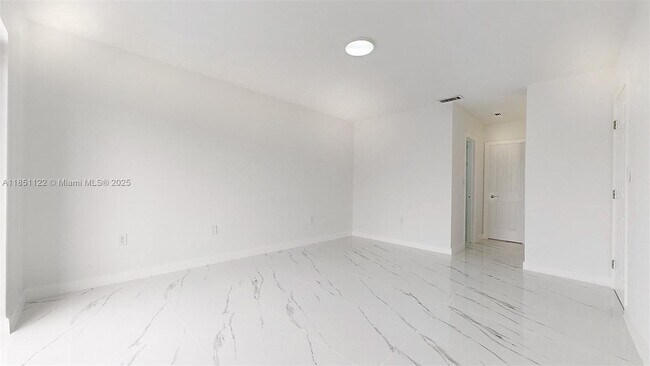 Building Photo - 917 SW 135th Ct
