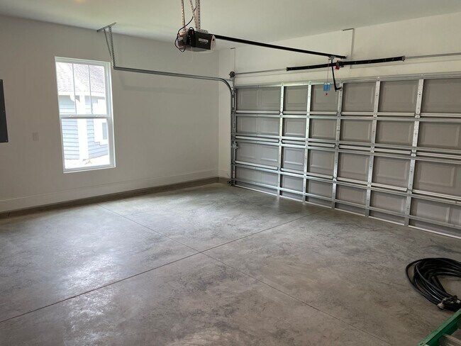 Building Photo - 3 Bedroom 2 Bathroom New Construction Hous...