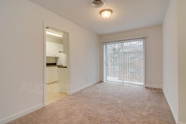 Building Photo - 2905 Arrowhead Dr