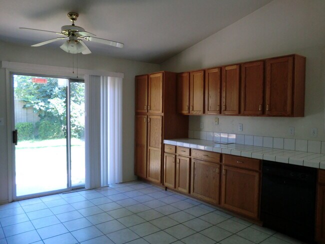 Building Photo - Silver Creek area. 4BD 2 BA. CLEAN,  NEWLY PAINTED