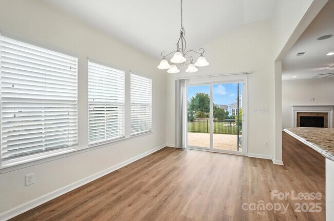 Building Photo - 2031 Hamil Ridge Dr