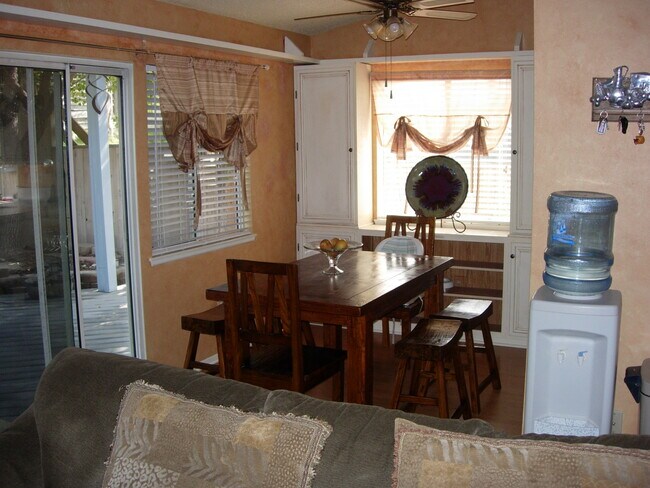 Breakfast area - 10750 Spyglass Dr