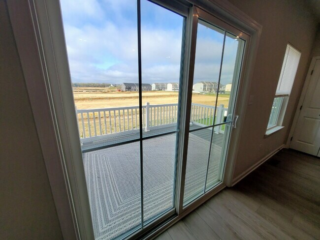 Building Photo - Beautiful 3 bedroom 2 1/2 bath townhome available for lease in Swedesboro