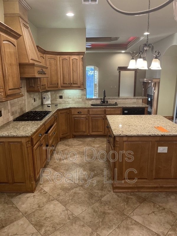 Building Photo - 13123 Red Oak Dr