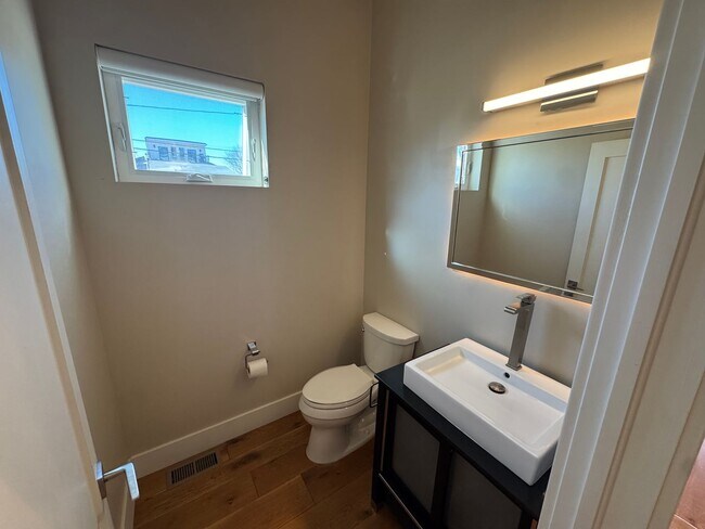 Building Photo - Perfect Sloan Lake Home with all the features and great views