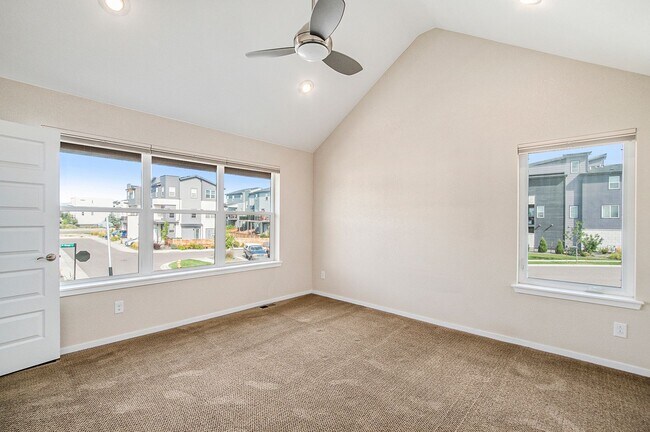 Building Photo - Gorgeous 4 Bed, 3.5 Bath Home in North West Denver