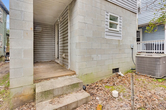 Building Photo - 708 2nd Ave