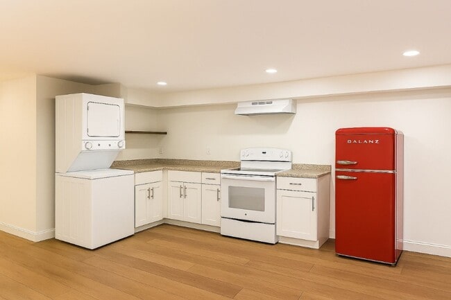 Building Photo - Spacious 5BR Townhome in Washington, DC