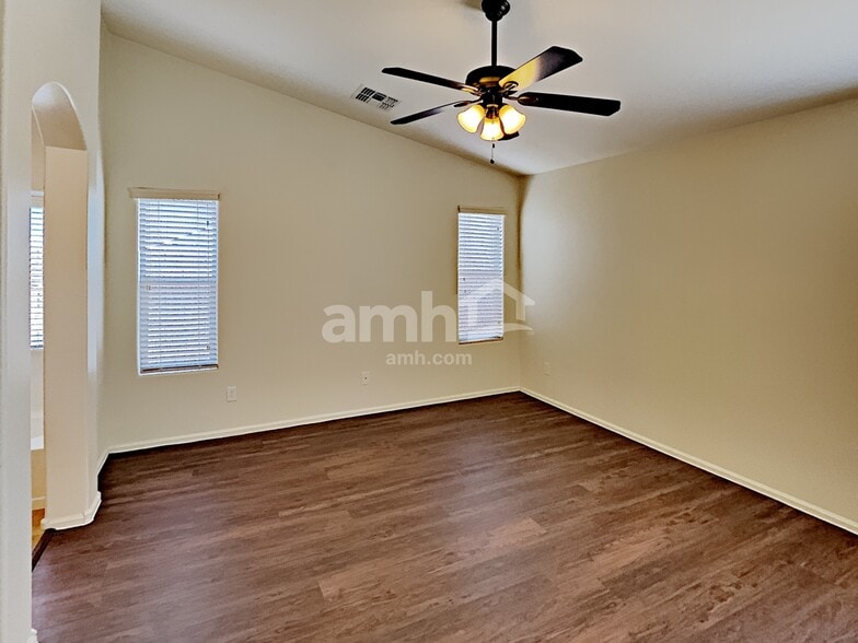 Building Photo - 17568 W Voltaire St