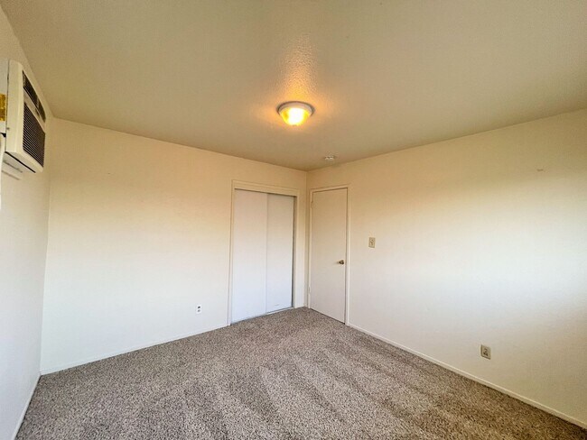 Building Photo - Coming Soon ** Great 2 bd/1ba Home in Strawberry Manor