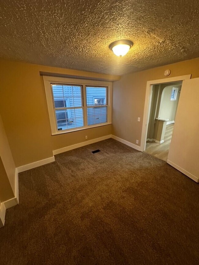 Building Photo - 80 Rand St