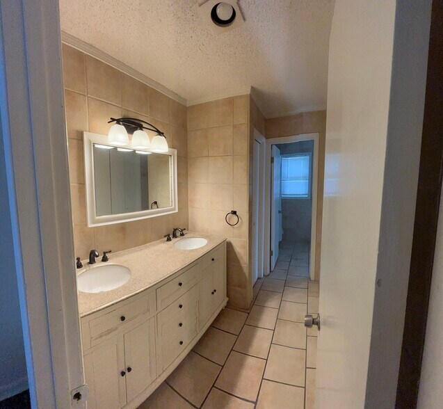 Building Photo - 695 A1A North