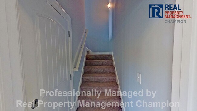 Building Photo - Immaculate 4 BD/3 BA Home w/Screened Porch and Fenced Back Yard