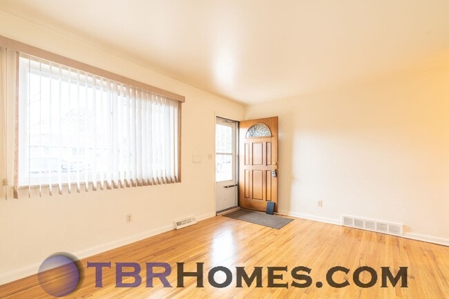 Building Photo - 175 S Cody St