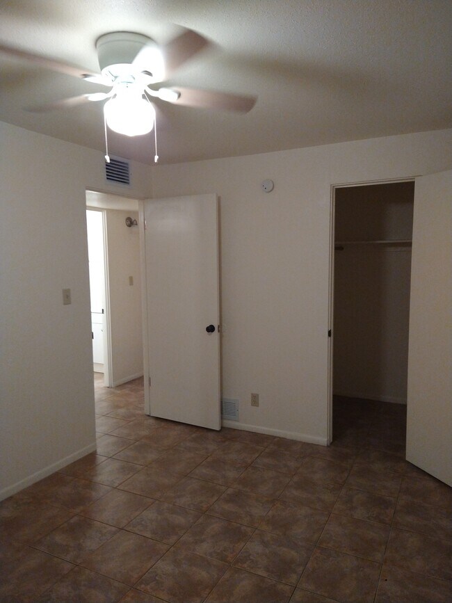 Building Photo - 2333 E Glenn St