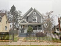 Building Photo - 819 N Walnut St