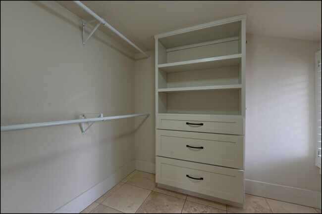 Building Photo - 1420 Hawthorne St