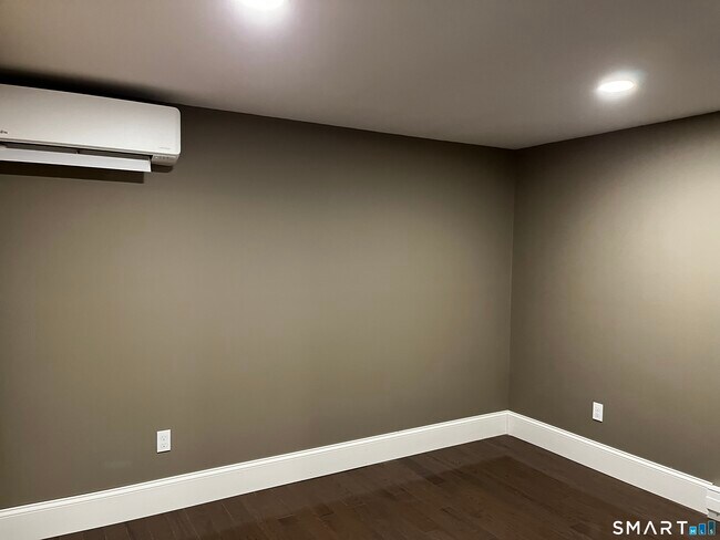 Building Photo - 244 Bigelow Hollow Rd