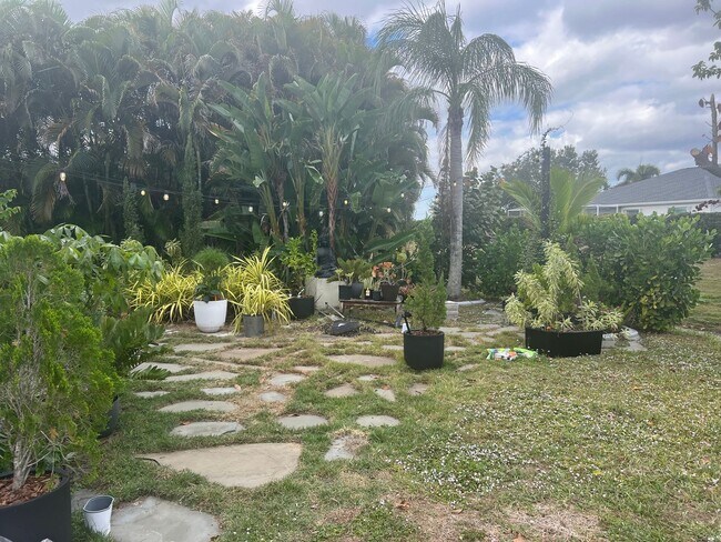 Building Photo - 3/2/2 Seasonal home in Deep Creek