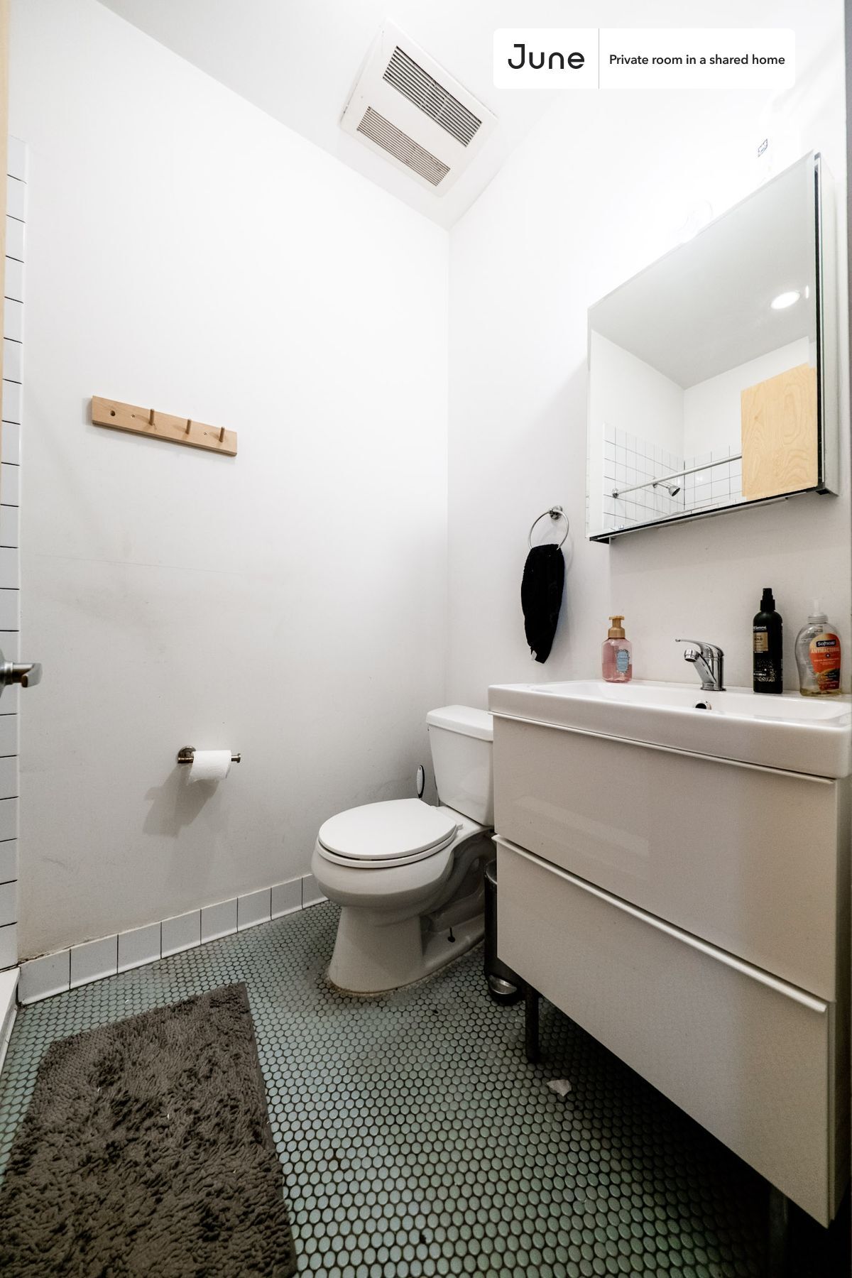 Building Photo - Room in Shared 6 bed/2 bath home