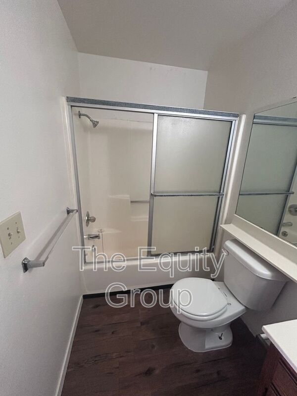 Building Photo - 4224 W Cypress Ave